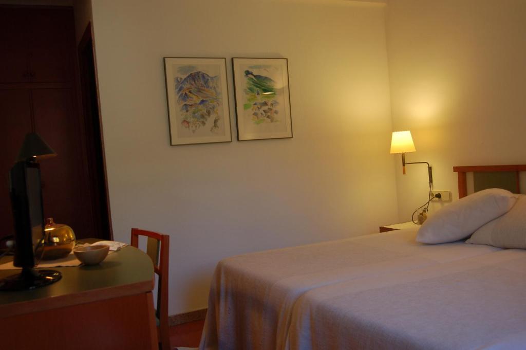 Hotel Vall Ferrera Areu Екстер'єр фото